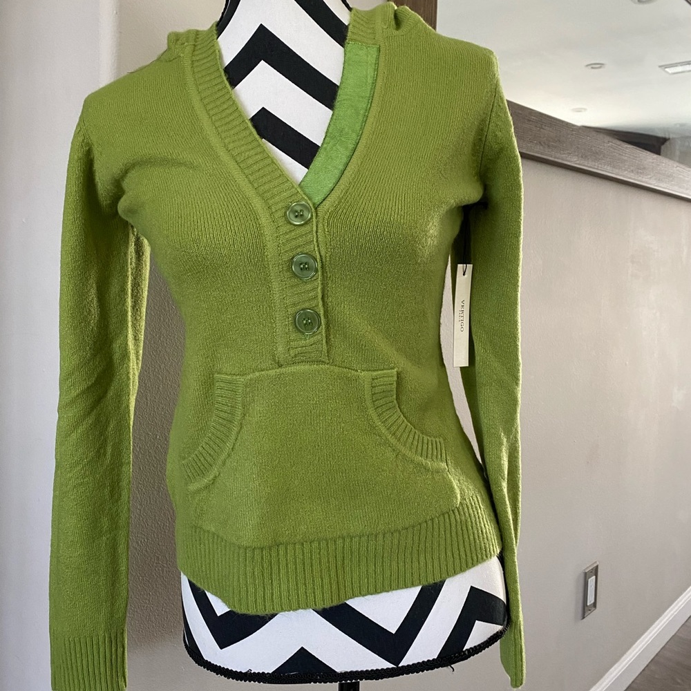 Vertigo Paris Women’s Green Sweater sz Large